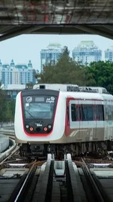 Kemudian, kereta LRT Jakarta berasal dari Hyundai Rotem, Korea Selatan dengan kecepatan rata-rata 50 km/jam dan maksimum 90 km/jam. Kereta ini pun hanya dapat menampung 270 penumpang.