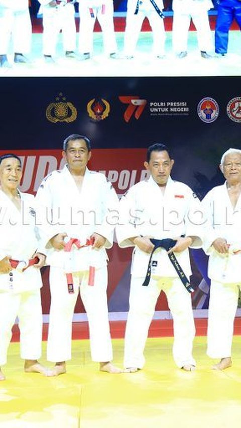 Kapolri Sabuk Hitam Salam Komando dengan Pangkostrad, Jenderal TNI Berdarah Kopassus