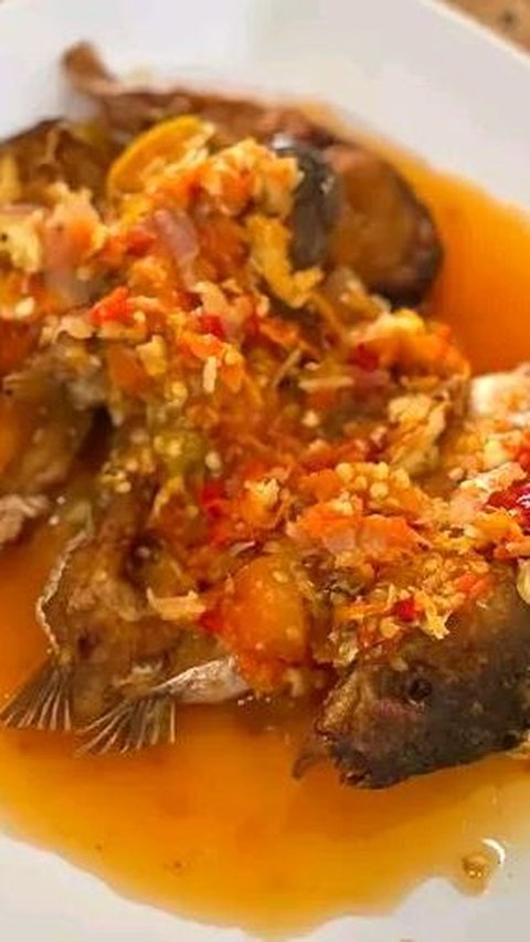 Di Purbalingga, ada kuliner berbahan dasar ikan bernama Pecak Patin. Sensasi pedas dan gurih berpadu jadi satu dalam makanan ini.