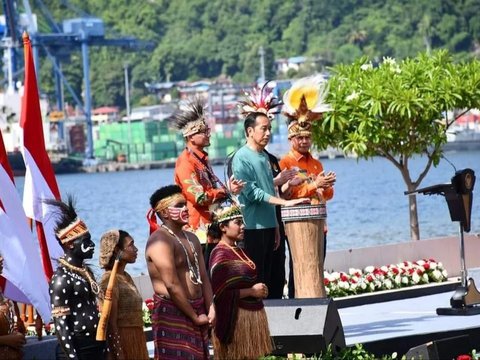 Unsur Kapal Perang TNI AL/ Koarmada III dan Lantamal X Jayapura melaksanakan pengamanan VVIP pada sektor laut.