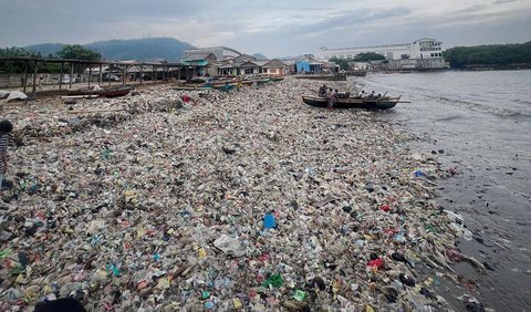 Pantai Dipenuhi Sampah