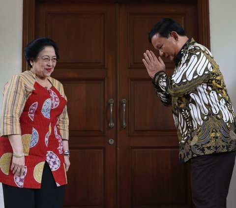 Gerindra dan PDIP terus berkomunikasi terkait rencana pertemuan Prabowo dan Megawati. Habiburokhman menuturkan, Prabowo akan senang bila diberikan waktu.