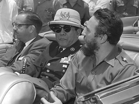 Foto Soekarno bersama Presiden Kuba periode 1976-2008, Fidel Castro.