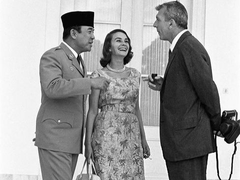 Foto Soekarno Bersama Aktris Jean Simmons dan Sutradara Richard Brooks