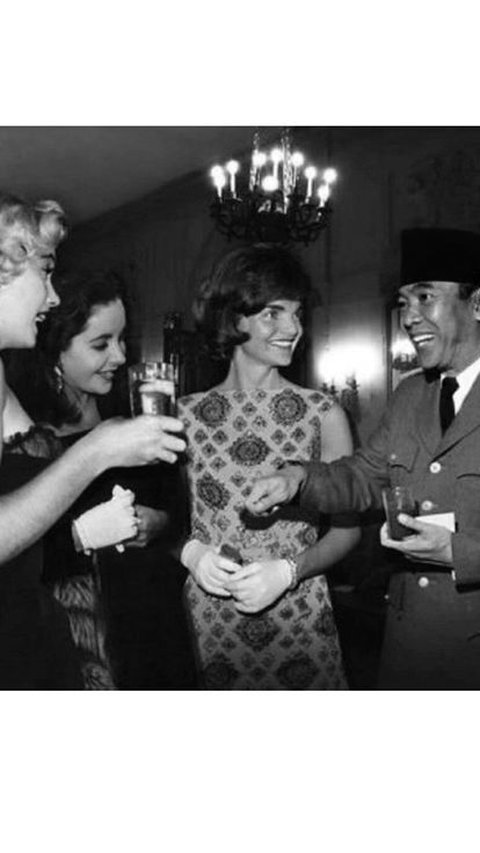 Potret Kedekatan Presiden Soekarno dengan Artis Barat, dari yang Cantik Sampai Ganteng