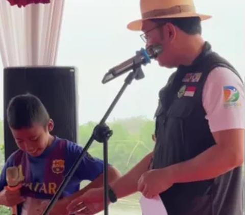 Bocah dari 'Barcelona' Baca Pantun Lucu di Depan Ridwan Kamil, Isinya Bikin Ngakak