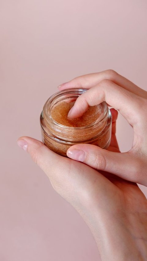 7. DIY Face Scrub dari Bahan Alami