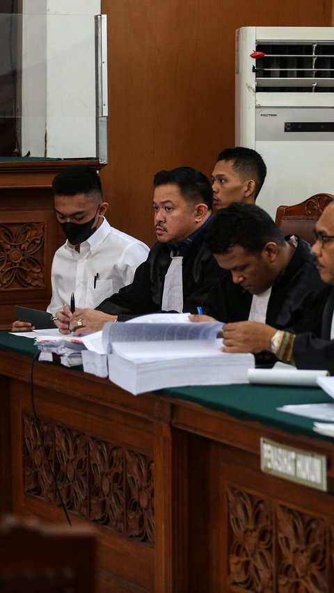 Sebelumnya, polisi telah menetapkan tiga tersangka dalam kasus penganiyaan terhadap David Ozora, yakni Mario Dandy Satrio, Shane Lukas, dan perempuan berinisial AG berusia 15 tahun.