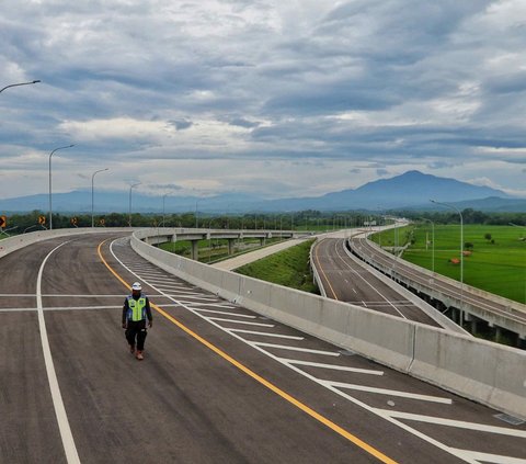 Jalan Tol Cisumdawu (Cileunyi-Sumedang-Dawuan) sudah full tersambung 61,6 km dengan telah beroperasinya Seksi 4 Cimalaka-Legok (8,2 km), Seksi 5 Legok-Ujung Kaya (14,9 km), dan Seksi 6 Ujung Jaya-Dawuan (6,1 km).