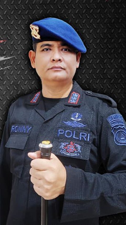 Terkait hal itu, Komandan Satuan (Dansat) Brimob Polda Riau Kombes Ronny Lumban Gaol mengaku sudah menerima informasi itu. Kejadian terjadi di Indragiri Hulu, Riau Minggu (9/7) kemarin.