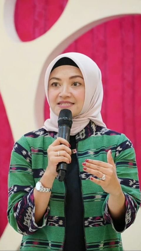 Ingat Eks Presenter Cantik Tina Talisa, Begini Penampilannya Kini Jadi Staf Khusus Menteri