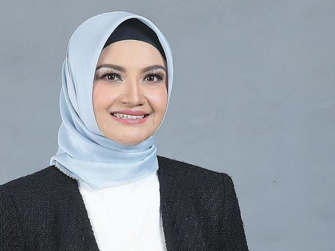 Tina Talisa dikenal sebagai seorang pembawa acara berita TV. Kiprahnya pun tidak perlu diragukan lagi oleh masyarakat Indonesia.