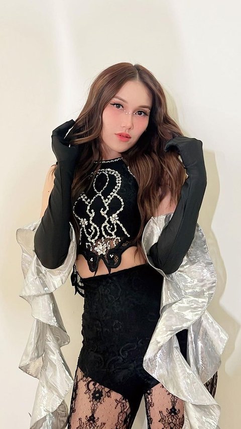 Gaya Manggung Kerap Jadi Sorotan, Intip Potret Ayu Ting Ting Pakai Outfit ala Idol Kpop