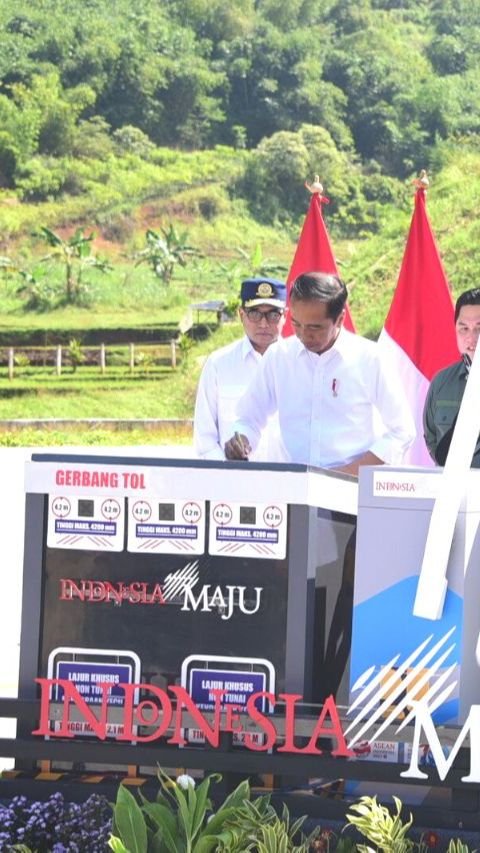 Prosesi peresmian dilakukan langsung Presiden Joko Widodo, ditemani sejumlah menteri serta Gubernur Jawa Barat Ridwan Kamil hingga Bupati Sumedang Dony Ahmad Munir, Selasa (11//7).