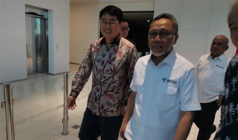 Presiden Hyundai Motor Asia Tenggara (ASEAN), Lee Young Tack berharap para pejabat Indonesia  menggunakan mobil listrik sebagai kendaraan operasional.