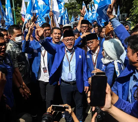 Ketua Umum Partai Amanat Nasional (PAN) Zulkifli Hasan atau Zulhas mengatakan menyiapkan strategi untuk meningkatkan perekonomian pelaku Usaha Mikro Kecil Menengah (UMKM).