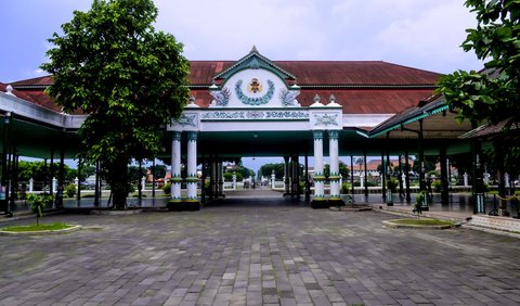 8. Keraton Yogyakarta