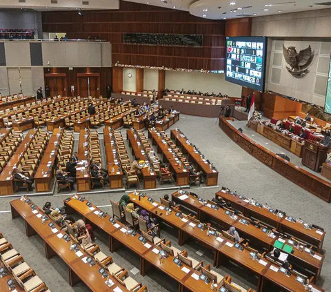 Rapat Paripurna DPR RI Masa Persidangan V Tahun Sidang 2022-2023 yang dipimpin Ketua DPR Puan Maharani berisikan agenda pembacaan sejumlah surat presiden (supres).