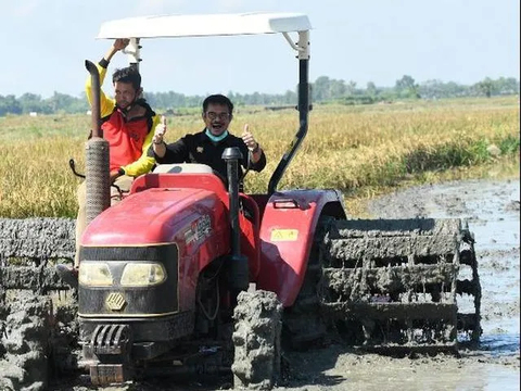 Mentan Dorong Petani Tebu Manfaatkan Taksi Alsintan