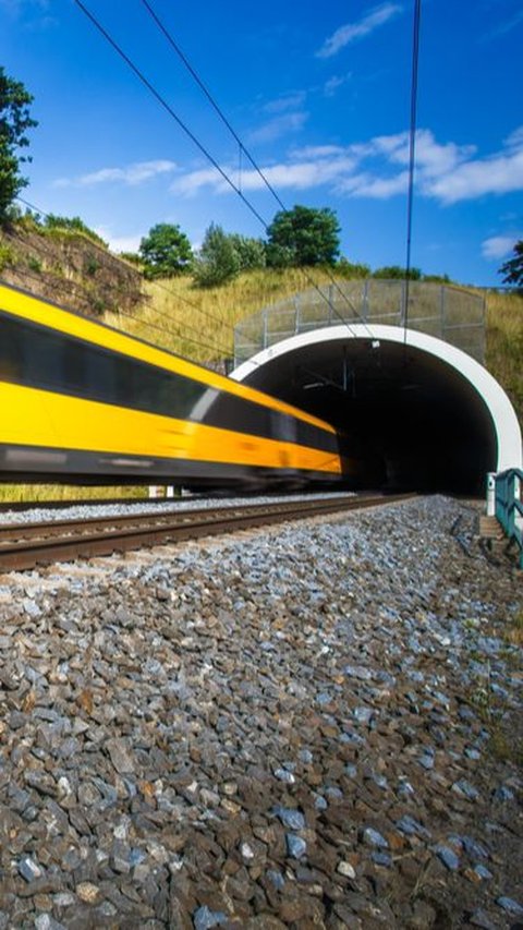 Jalur Kereta Api Terpanjang di Dunia, Waktu Tempuh Hingga 167 Jam