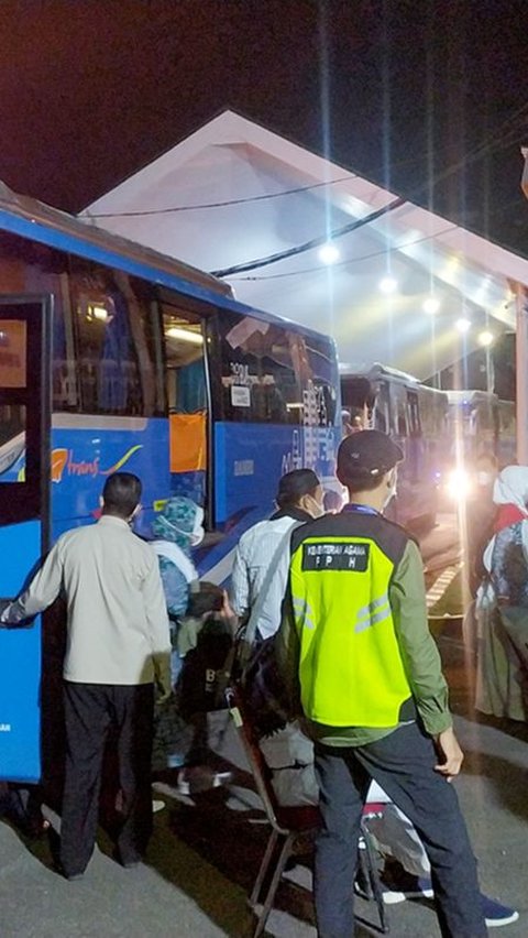 Akibatnya, terjadi keributan dan sudah ditangani polisi. Ia menyebut insiden tersebut tidak mengganggu operasional di Bandara Internasional Sultan Hasanuddin Makassar.