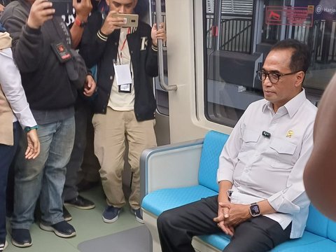 Uji Coba LRT Jabodebek Hari Ini Sepi, Menhub Budi: Terbatas untuk Undangan