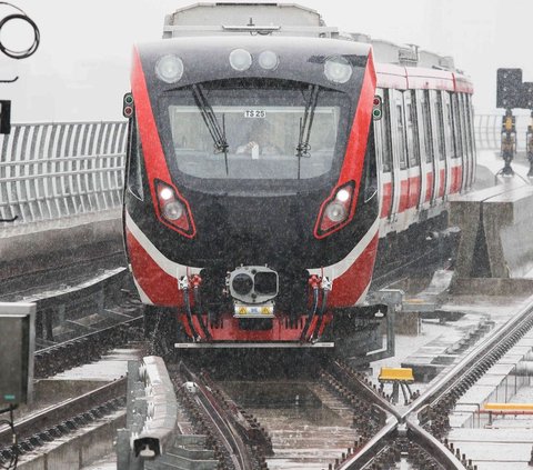 Uji Coba LRT Jabodebek Hari Ini Sepi, Menhub Budi: Terbatas untuk Undangan