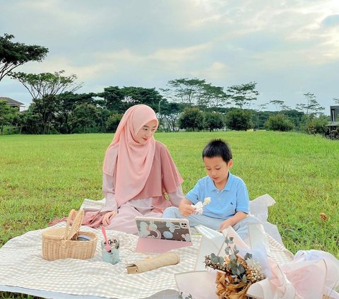 Pesan Menyentuh untuk Anaknya Bikin Haru, Intip Potret Manis Larissa Chou bareng Yusuf