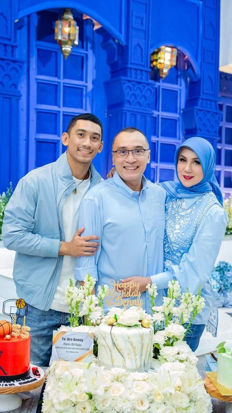 Serba Biru, Ini Potret Perayaan Ulang Tahun Denny Wardhana Suami Marini Zumarnis