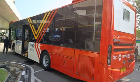 Seminggu uji coba rute baru Transjakarta tersebut, tim merdeka.com mencoba menjajal langsung kali ini tanpa adanya pengawalan dan penutupan jalan.