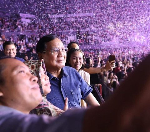 Jenderal Kopassus Tegap Beri Hormat Dengar Instrumen Militer di Konser Ari Lasso