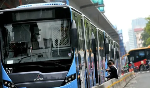 Singkat cerita, setelah melewati 21 bus stop, di mana tujuan akhir di Perkantoran Soekarno-Hatta hanya memakan waktu tempuh 40 menit saja.