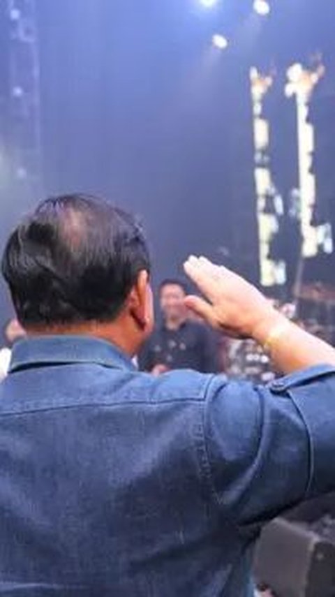 Jenderal Kopassus Tegap Beri Hormat Dengar Instrumen Militer di Konser Ari Lasso