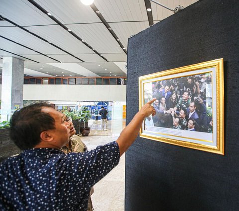 Pameran ini menampilkan 101 karya dari 16 wartawan foto parlemen dengan mengangkat tema 