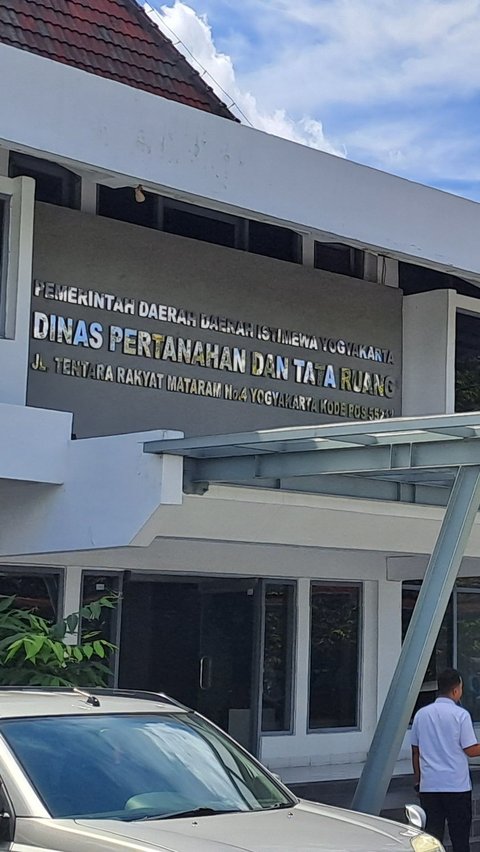 Diketahui, penyalahgunaan TKD yang melibatkan PT Deztama Putri Sentosa yang sudah ditangani Kejati DIY. Kejati DIY telah menetapkan dua tersangka yaitu RS yang merupakan direktur PT Deztama Putri Sentosa dan AS, lurah nonaktif Caturtunggal.