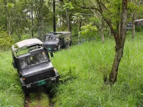 Perwira Marinir Jajal Truk Unimog