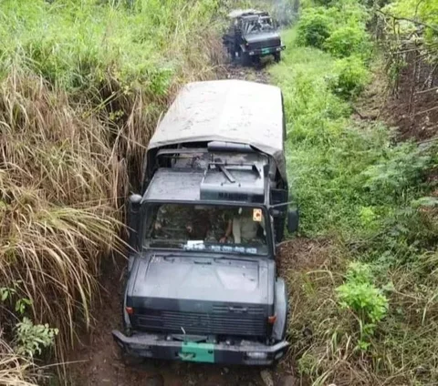 Perwira Marinir Jajal Ketangguhan Truk Unimog di Medan Berat, Terabas Sungai