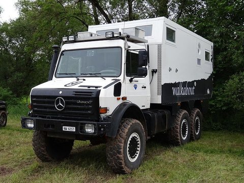 Perwira Marinir Jajal Ketangguhan Truk Unimog di Medan Berat, Terabas Sungai