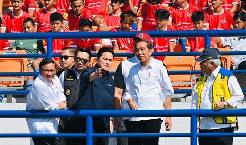 Jokowi juga mengapresiasi proses seleksi Tim Nasional (Timnas) Sepak Bola Indonesia U-17 yang digelar di Stadion Si Jalak Harupat. Menurutnya, proses seleksi itu memberikan kesempatan kepada anak-anak muda di seluruh Tanah Air untuk ikut serta dalam Piala Dunia U-17.