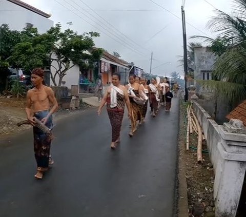 Keseruan Warga Bonokeling Rayakan Perlon Besar, Pertahankan Tradisi Adat Jawa Kuno