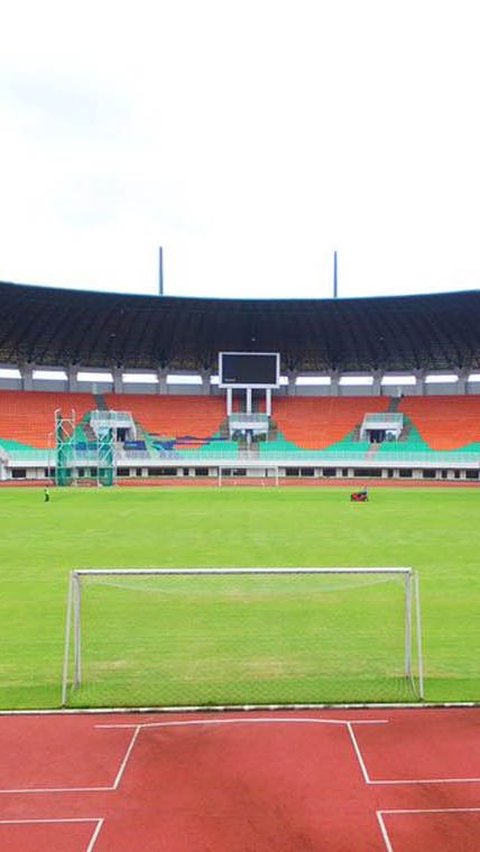 Meski begitu, stadion berkapasita 30 ribu penonton itu, masih digunakan sebagai home base Persikabo 1973 dalam mengarungi Liga 1.