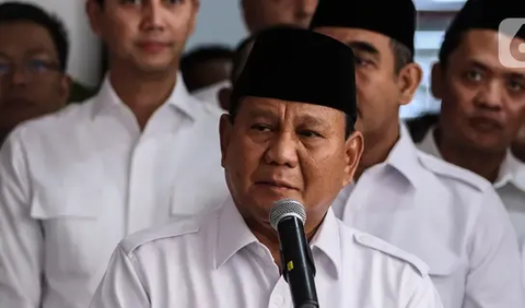 Direktur Eksekutif LSI, Djayadi Hanan mengungkap alasan elektabilitas Prabowo menguat. Menurutnya, belakangan ini Prabowo sangat dekat dengan Presiden Joko Widodo atau Jokowi.