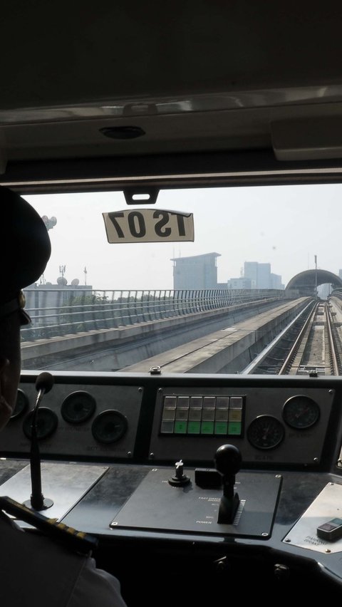 Dengan sistem kendali otomatis, LRT dapat berjalan sesuai kecepatan mulai dari 20 km per jam hingga 80 km per jam dengan kedatangan per stasiun 15 menit sekali.