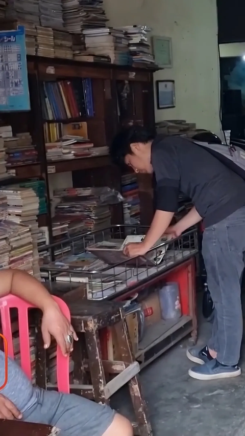 Berada di Dalam Gang, Toko Buku Legendaris di Ciputat Ini Menolak Tergerus Zaman