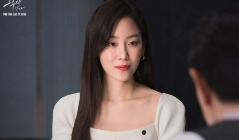 Kemudian Seo Hyun Jin mencoba peruntungan sebagai aktris pada tahun 2006. Namun, namanya baru bersinar pada 2016 lewat drama Another Oh Hae Young.