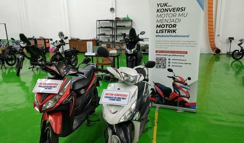 Kepala Staf Kepresidenan (KSP) Moeldoko mengatakan, minat masyarakat untuk membeli motor listrik masih rendah.