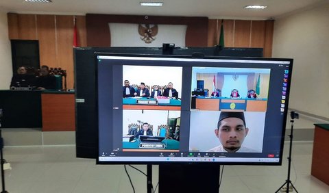 Sidang perdana kasus dugaan ujaran kebencian peneliti Badan Riset dan Inovasi Nasional (BRIN) dengan terdakwa Andi Pangerang Hasanuddin digelar online.