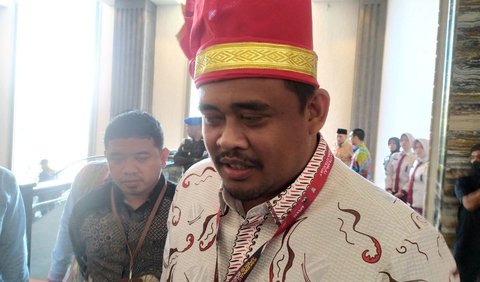 Baliho menampilkan foto Ketua Umum Partai Gerindra Prabowo Subianto, Presiden Joko Widodo (Jokowi) dan Wali Kota Medan Bobby Nasution beredar dan Wakil Ketua Partai Gerindra Sumatera Utara, Ade Jona Prasetyo di Kota Medan.