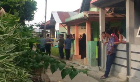 Ia menjelaskan, penemuan jenazah ini bermula saat saksi MN baru saja pulang dari Asrama KPG (SP1) dan hendak menuju rumahnya yang berada di Jalan Manobi, Kelurahan Wonorejo, Kabupaten Nabire.