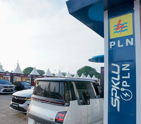 Tiang Listrik PLN Bakal Disulap Jadi Tempat Charger Mobil Listrik